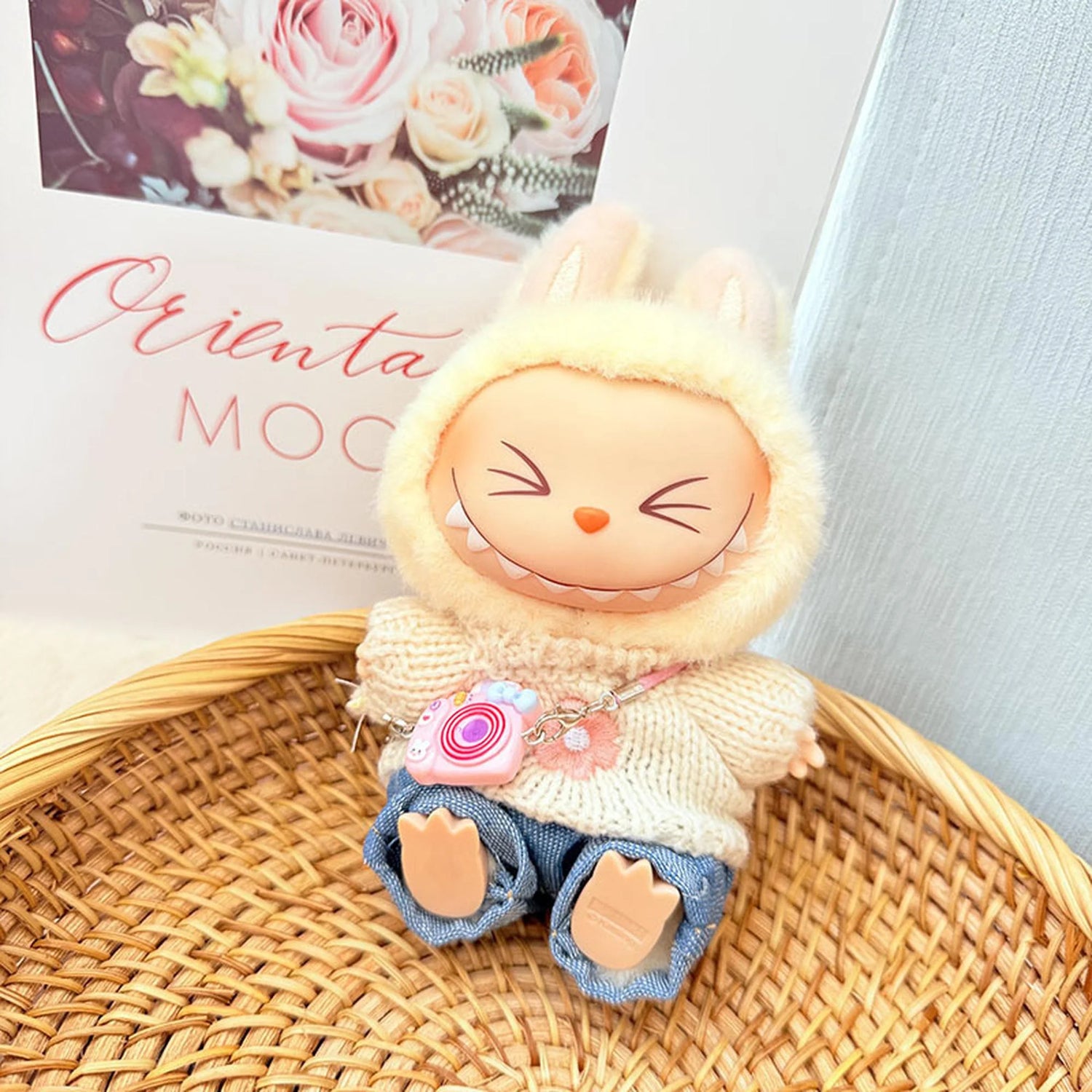 Labubu Clothes Labubu Kd Powder Camera + Blue Turn-Up Jeans + Pink Six-Petal Flower Sweater