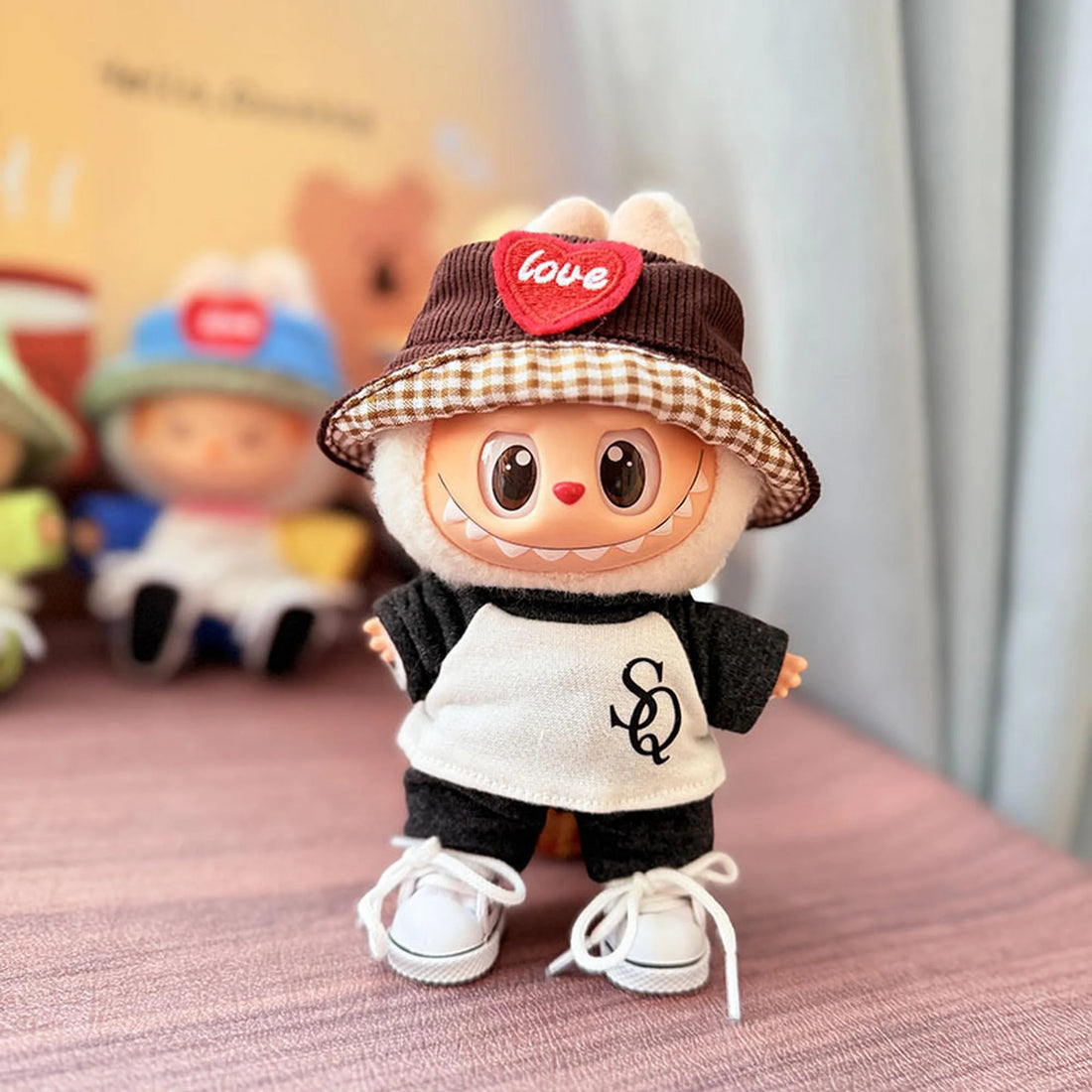Labubu Clothes Labubu White Canvas Shoes + Brown Heart Hat + Sjsq Short Sleeve Two-Piece Set