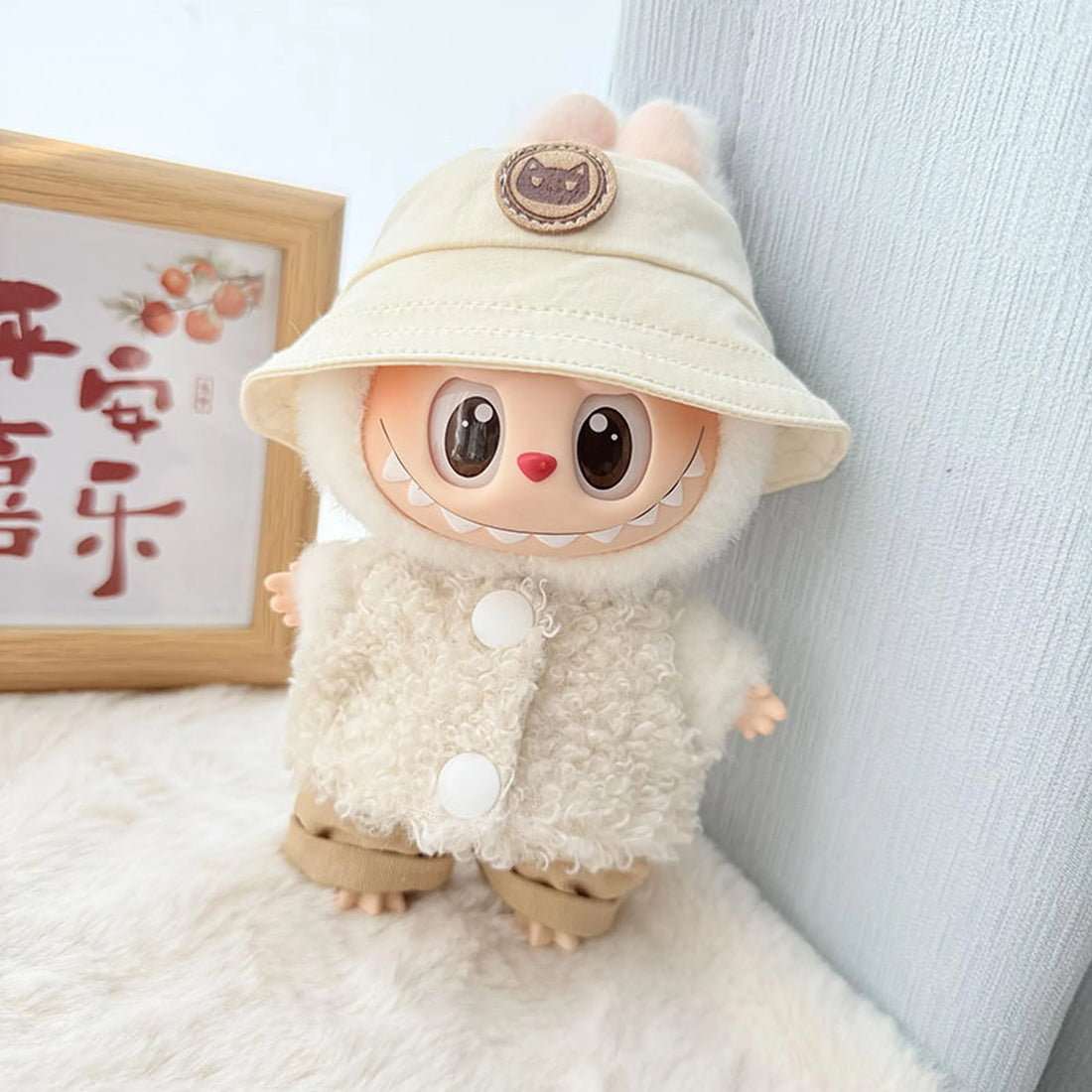 Labubu Clothes Labubu White Cat Print Fisherman Hat + White Double Buckle Circle Sweater Two-Piece Set