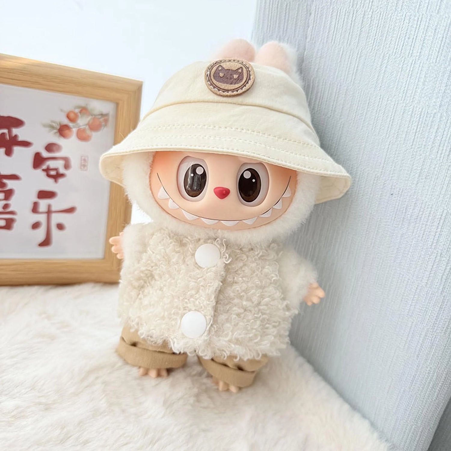 Labubu Clothes Labubu White Cat Print Fisherman Hat + White Double Buckle Circle Sweater Two-Piece Set